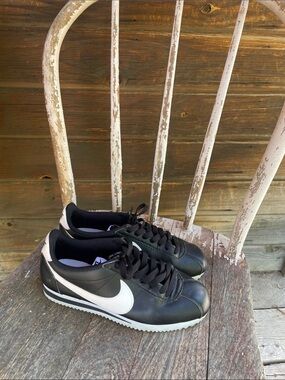 Nike Black and White Women's Low-Top Sneakers